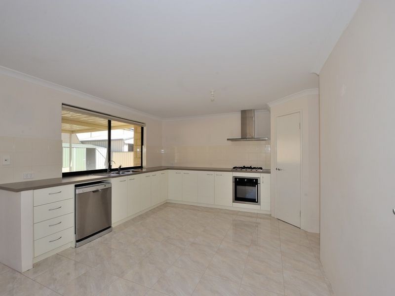 32b Guillardon Terrace, Madora Bay WA 6210