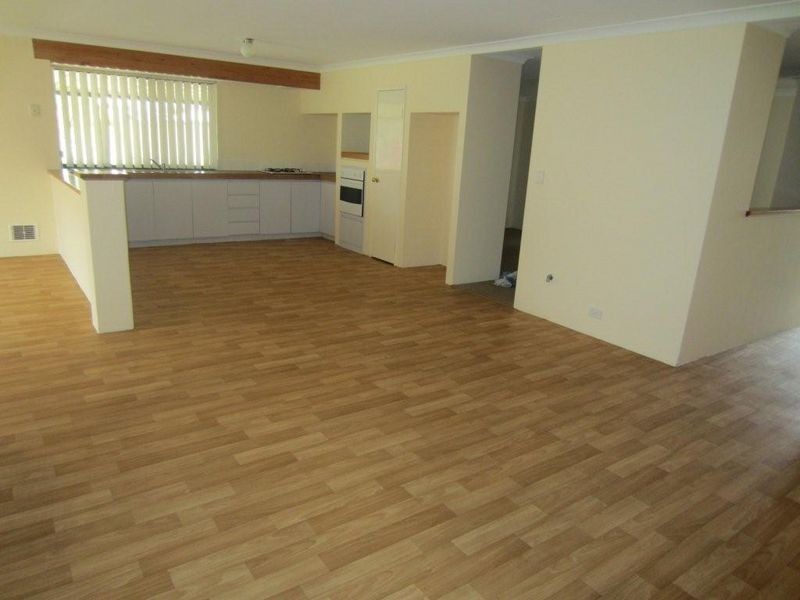 1 Rosebud Place, Halls Head WA 6210