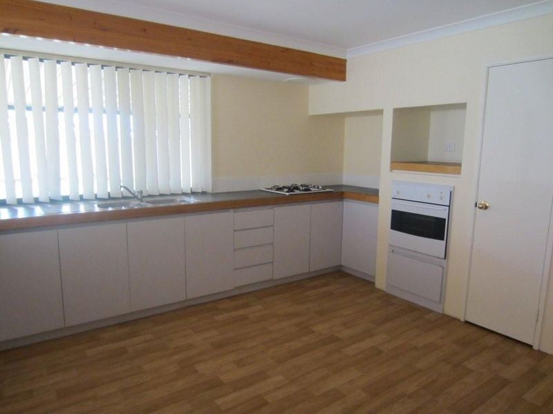 1 Rosebud Place, Halls Head WA 6210