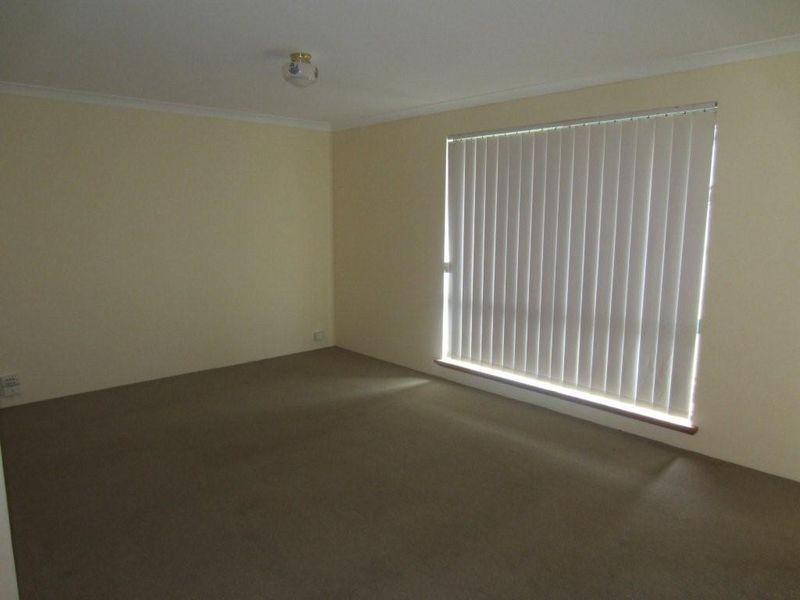 1 Rosebud Place, Halls Head WA 6210