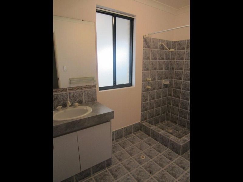 1 Rosebud Place, Halls Head WA 6210