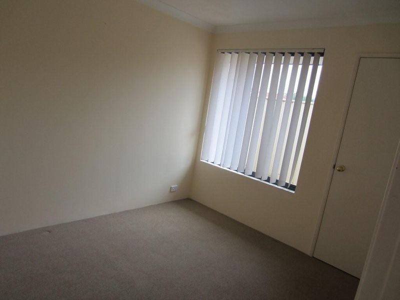 1 Rosebud Place, Halls Head WA 6210