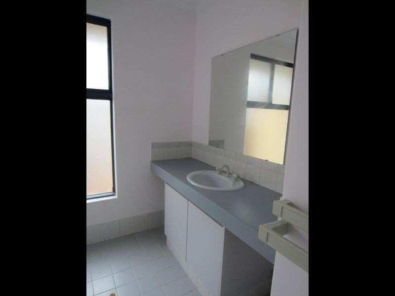 1 Rosebud Place, Halls Head WA 6210