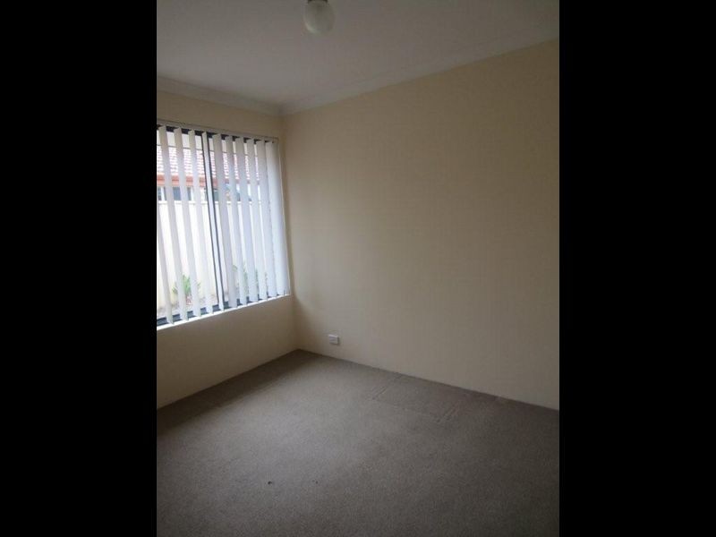 1 Rosebud Place, Halls Head WA 6210