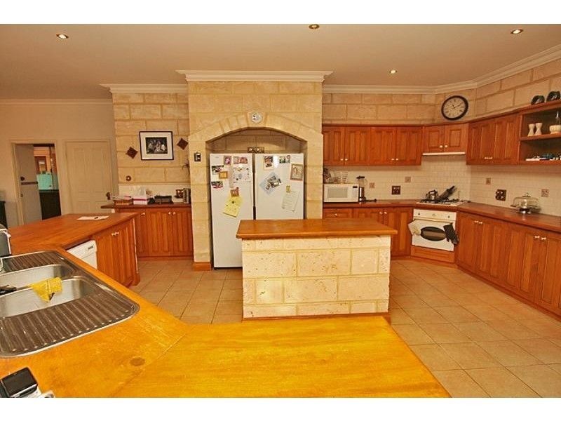 2 Carrick Cross, Greenfields WA 6210