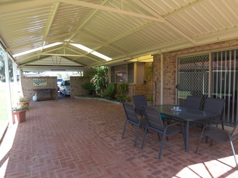 68 Oakmont Avenue, Meadow Springs WA 6210