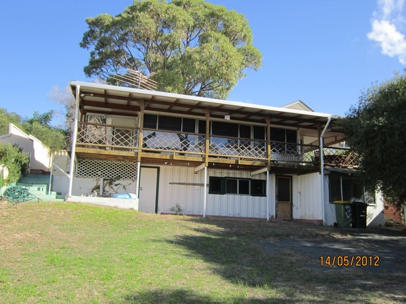 9 Valley Road, Halls Head WA 6210
