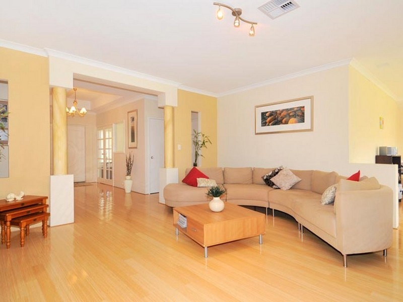 13 Muntries Place, Halls Head WA 6210