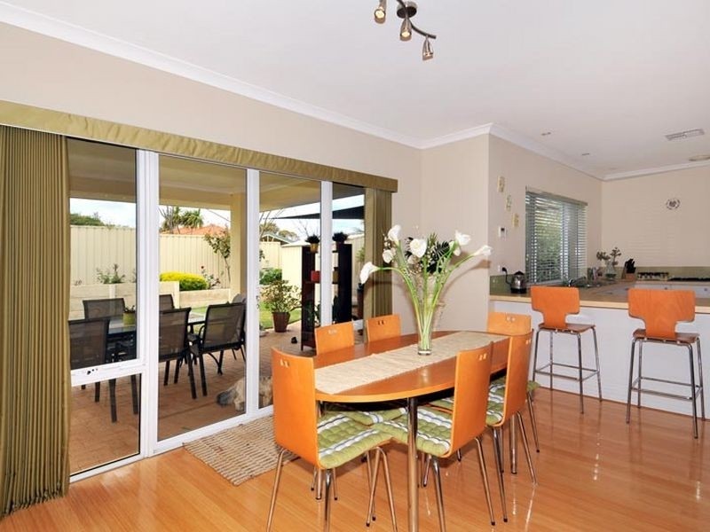 13 Muntries Place, Halls Head WA 6210