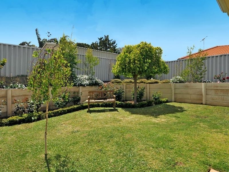 13 Muntries Place, Halls Head WA 6210