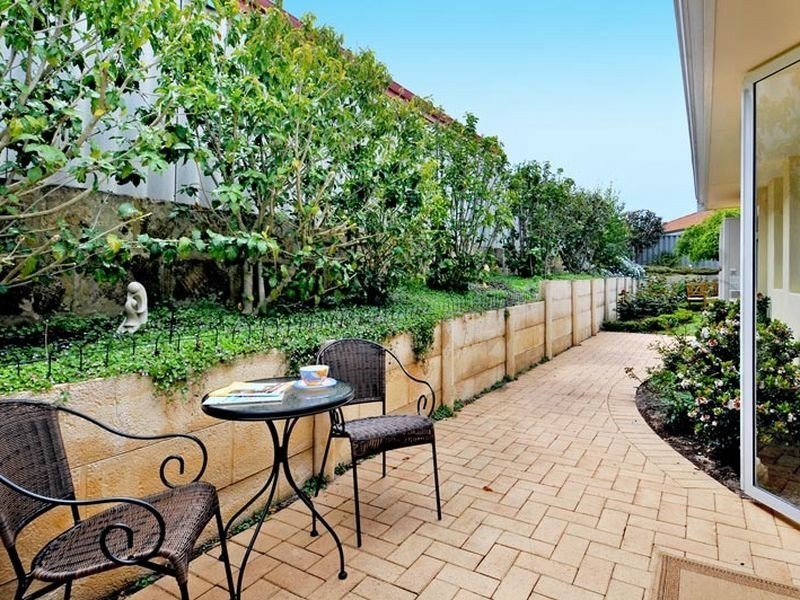 13 Muntries Place, Halls Head WA 6210