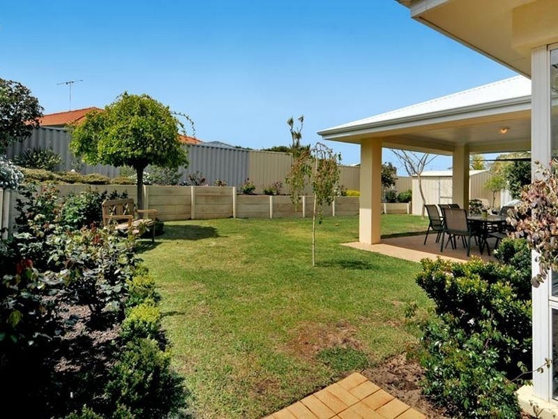 13 Muntries Place, Halls Head WA 6210