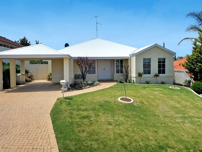 13 Muntries Place, Halls Head WA 6210