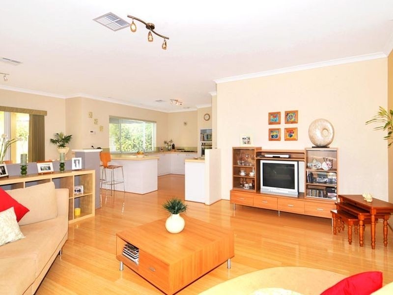 13 Muntries Place, Halls Head WA 6210