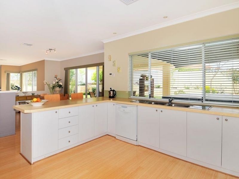 13 Muntries Place, Halls Head WA 6210