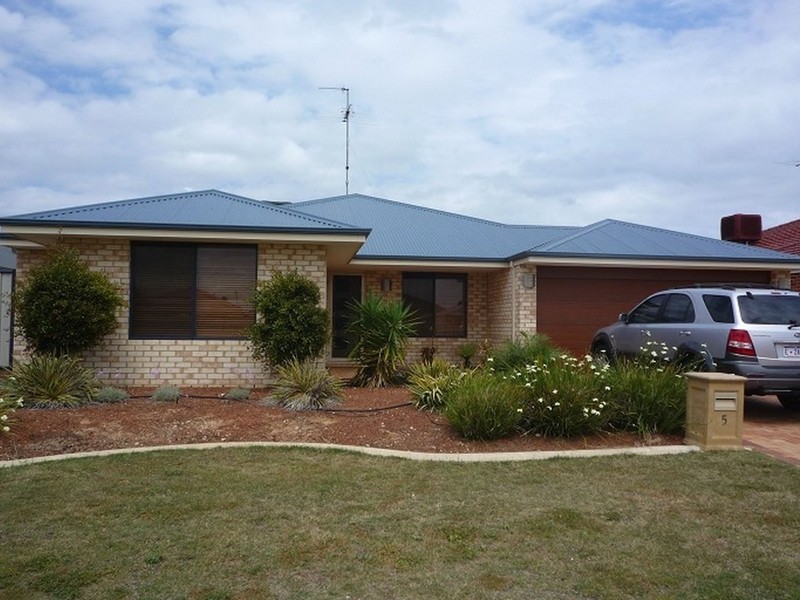 5 Pineknoll Gardens, Meadow Springs WA 6210