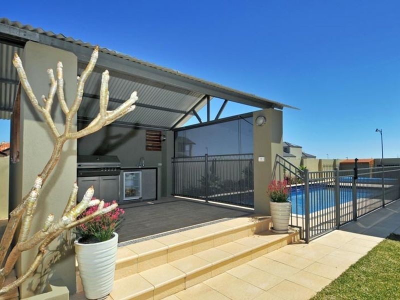 8 Lady Stirling Parade, Madora Bay WA 6210