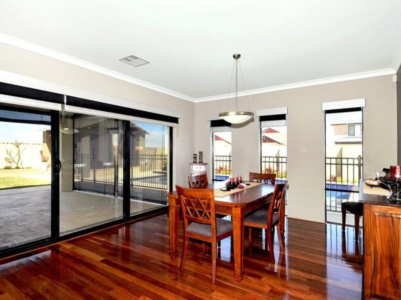 8 Lady Stirling Parade, Madora Bay WA 6210