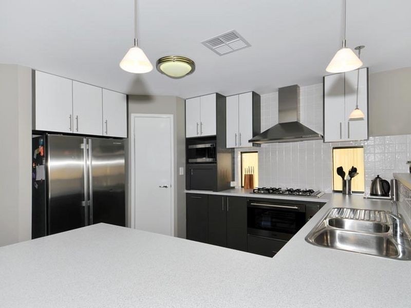 8 Lady Stirling Parade, Madora Bay WA 6210