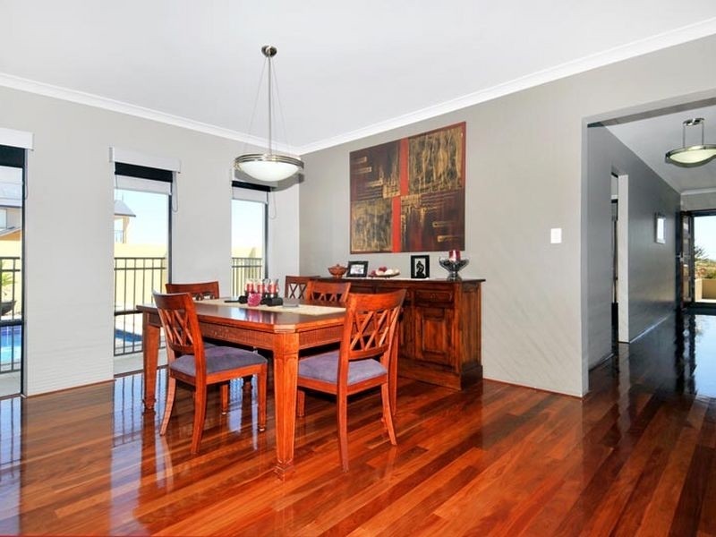 8 Lady Stirling Parade, Madora Bay WA 6210