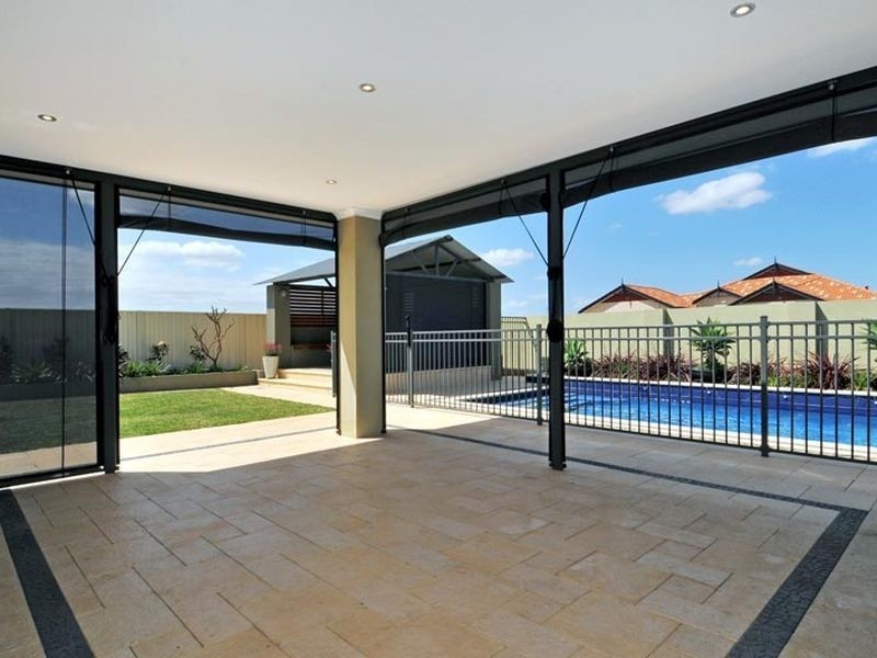 8 Lady Stirling Parade, Madora Bay WA 6210