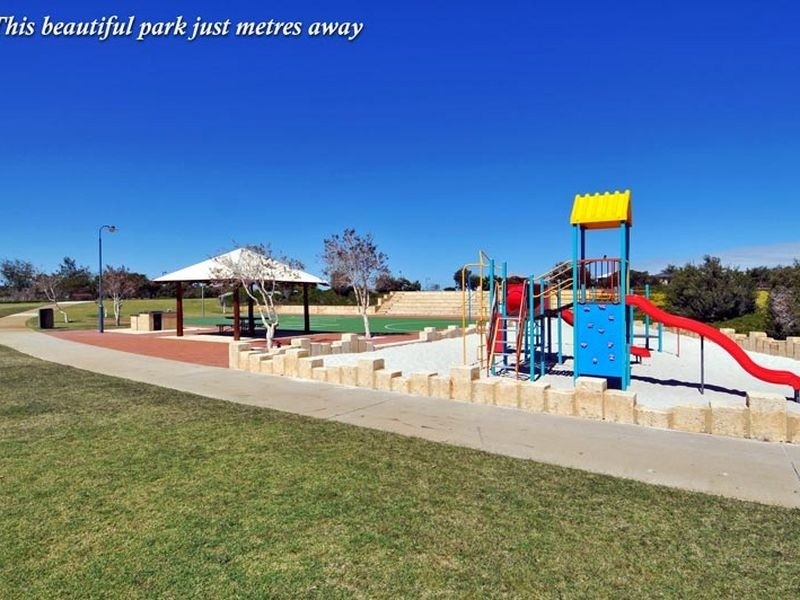 8 Lady Stirling Parade, Madora Bay WA 6210