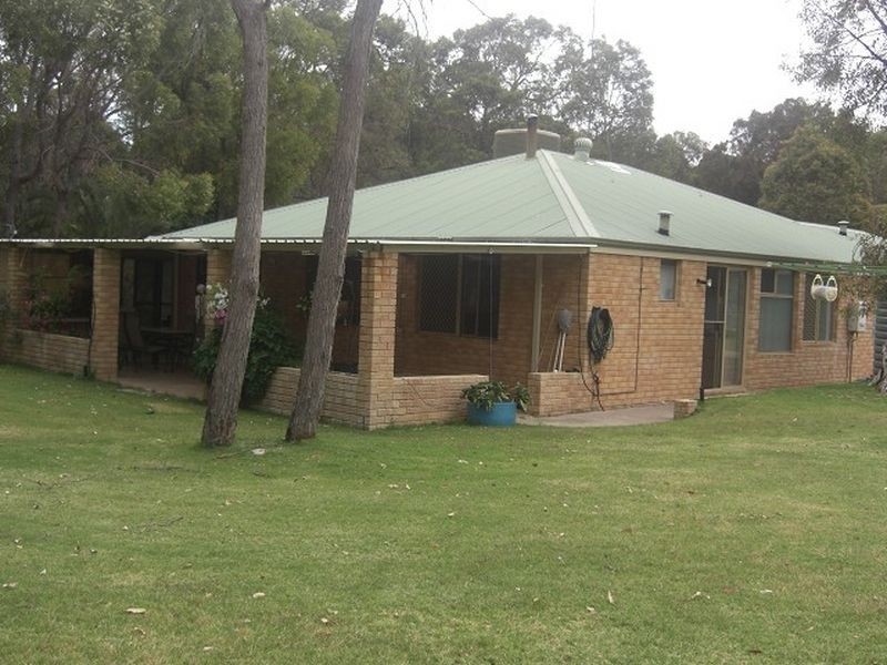 10 Yalgorup Drive, Bouvard WA 6211