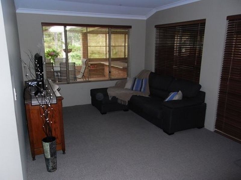10 Yalgorup Drive, Bouvard WA 6211