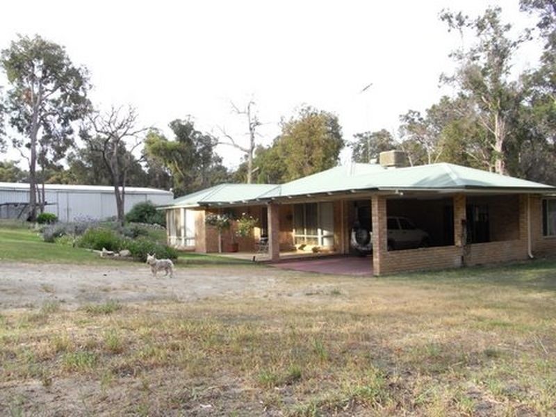 10 Yalgorup Drive, Bouvard WA 6211