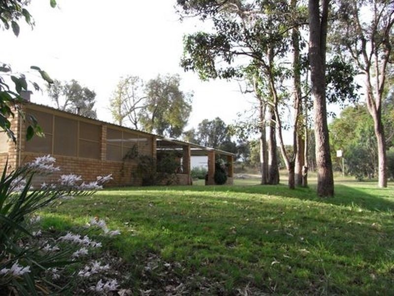 10 Yalgorup Drive, Bouvard WA 6211