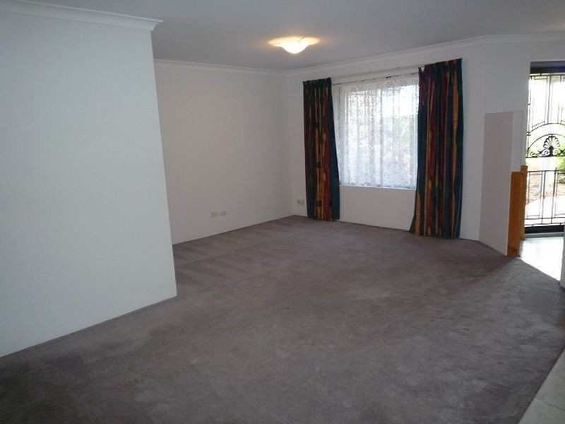 32 Floribunda Avenue, Halls Head WA 6210