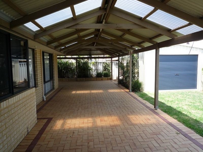 32 Floribunda Avenue, Halls Head WA 6210