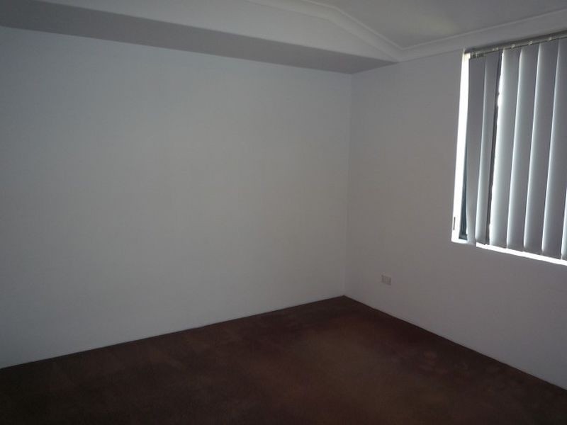 32 Floribunda Avenue, Halls Head WA 6210