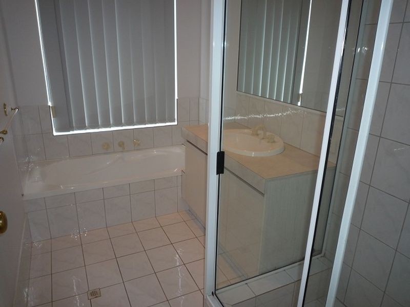 32 Floribunda Avenue, Halls Head WA 6210