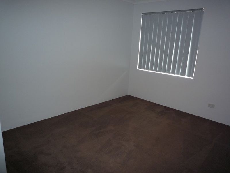 32 Floribunda Avenue, Halls Head WA 6210