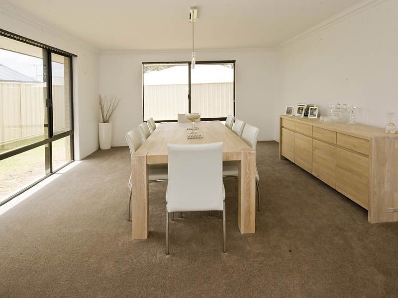 4 Teague Way, Lakelands WA 6210