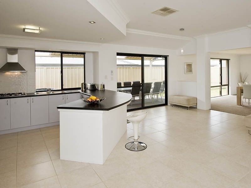 4 Teague Way, Lakelands WA 6210