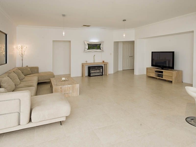 4 Teague Way, Lakelands WA 6210