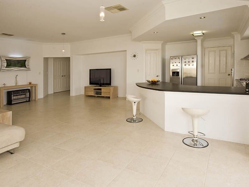 4 Teague Way, Lakelands WA 6210