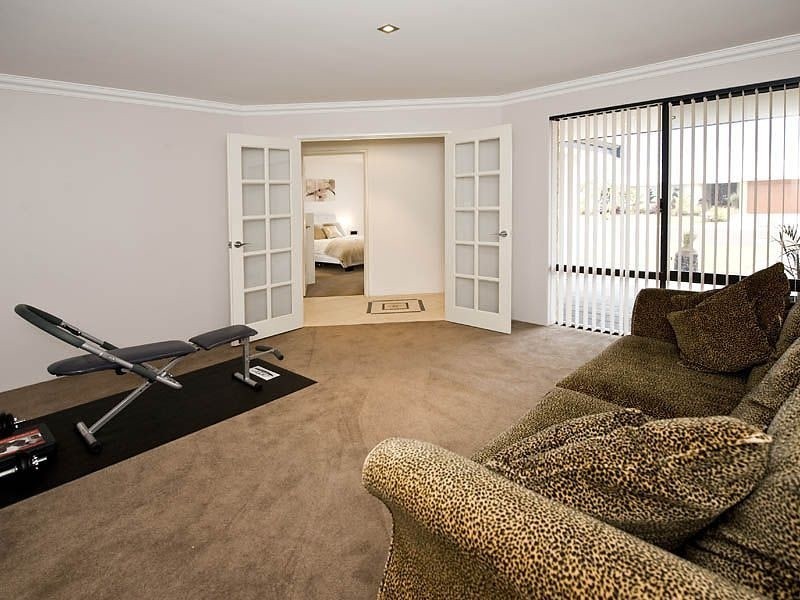 4 Teague Way, Lakelands WA 6210