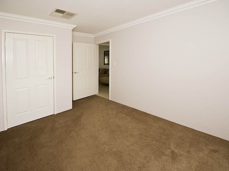 4 Teague Way, Lakelands WA 6210