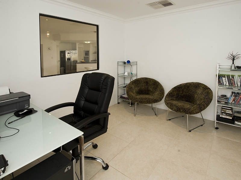 4 Teague Way, Lakelands WA 6210