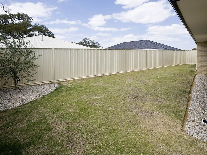4 Teague Way, Lakelands WA 6210