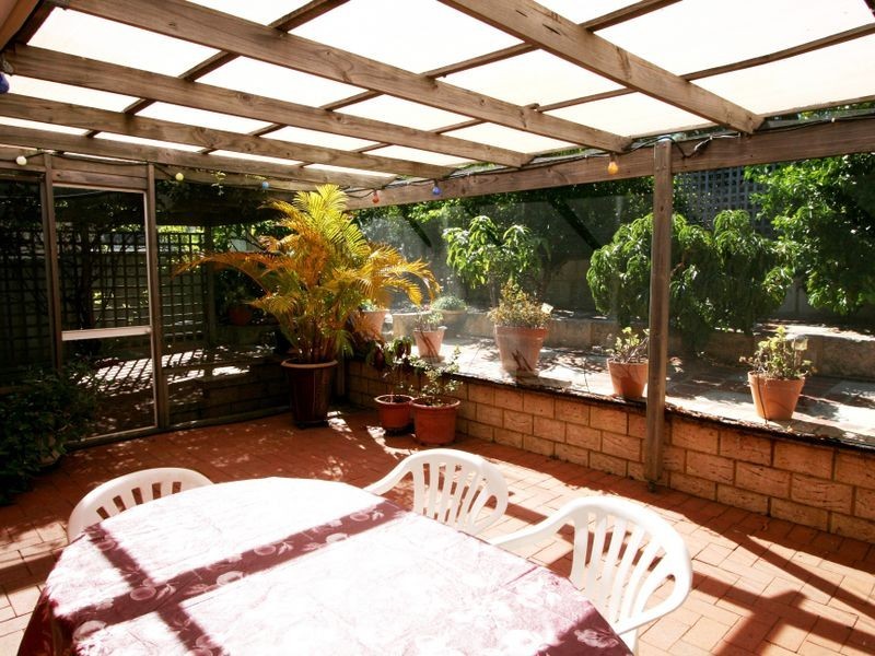 25A Janis Street, Halls Head WA 6210