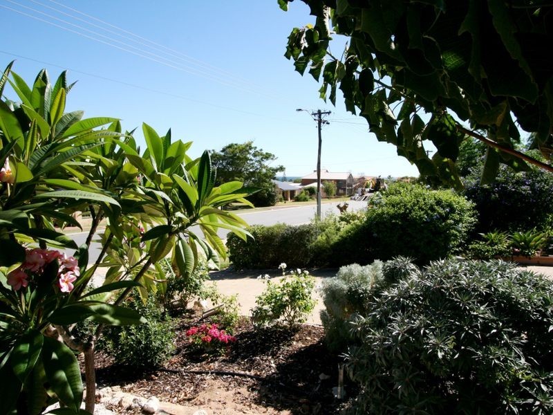 25A Janis Street, Halls Head WA 6210