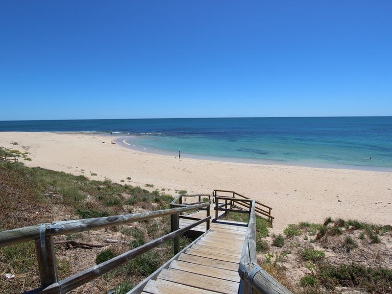 25A Janis Street, Halls Head WA 6210