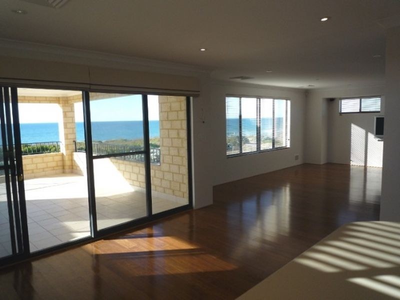 100 Boardwalk Boulevarde, Halls Head WA 6210