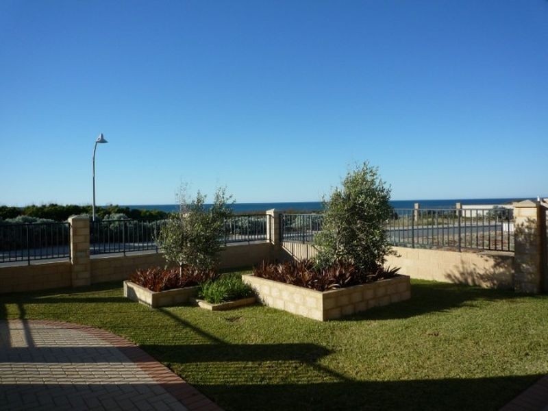 100 Boardwalk Boulevarde, Halls Head WA 6210