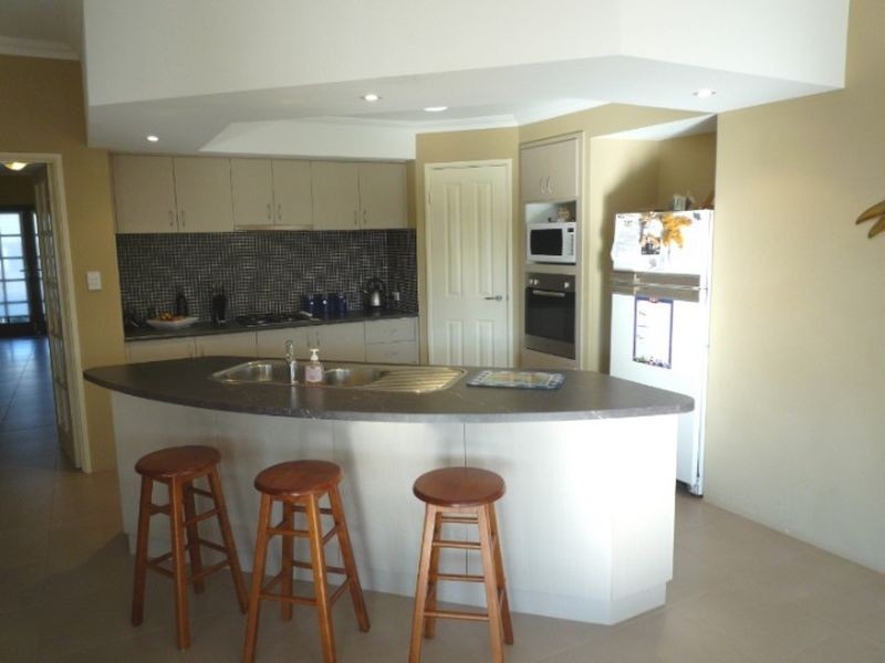 60 Seascapes Boulevard, Halls Head WA 6210