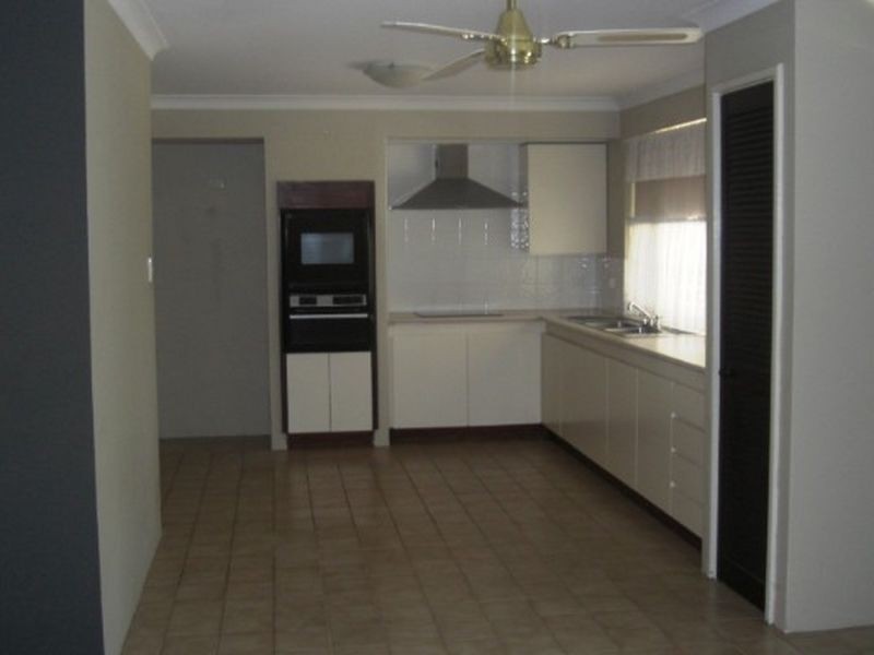 6 Darling Way, Greenfields WA 6210
